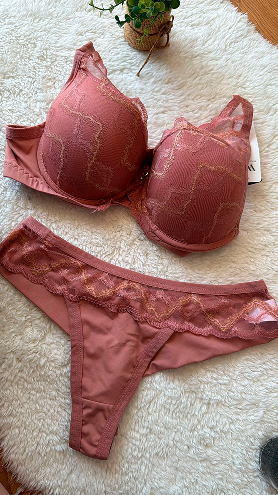 Conjunto de Lingerie Bege Clássico