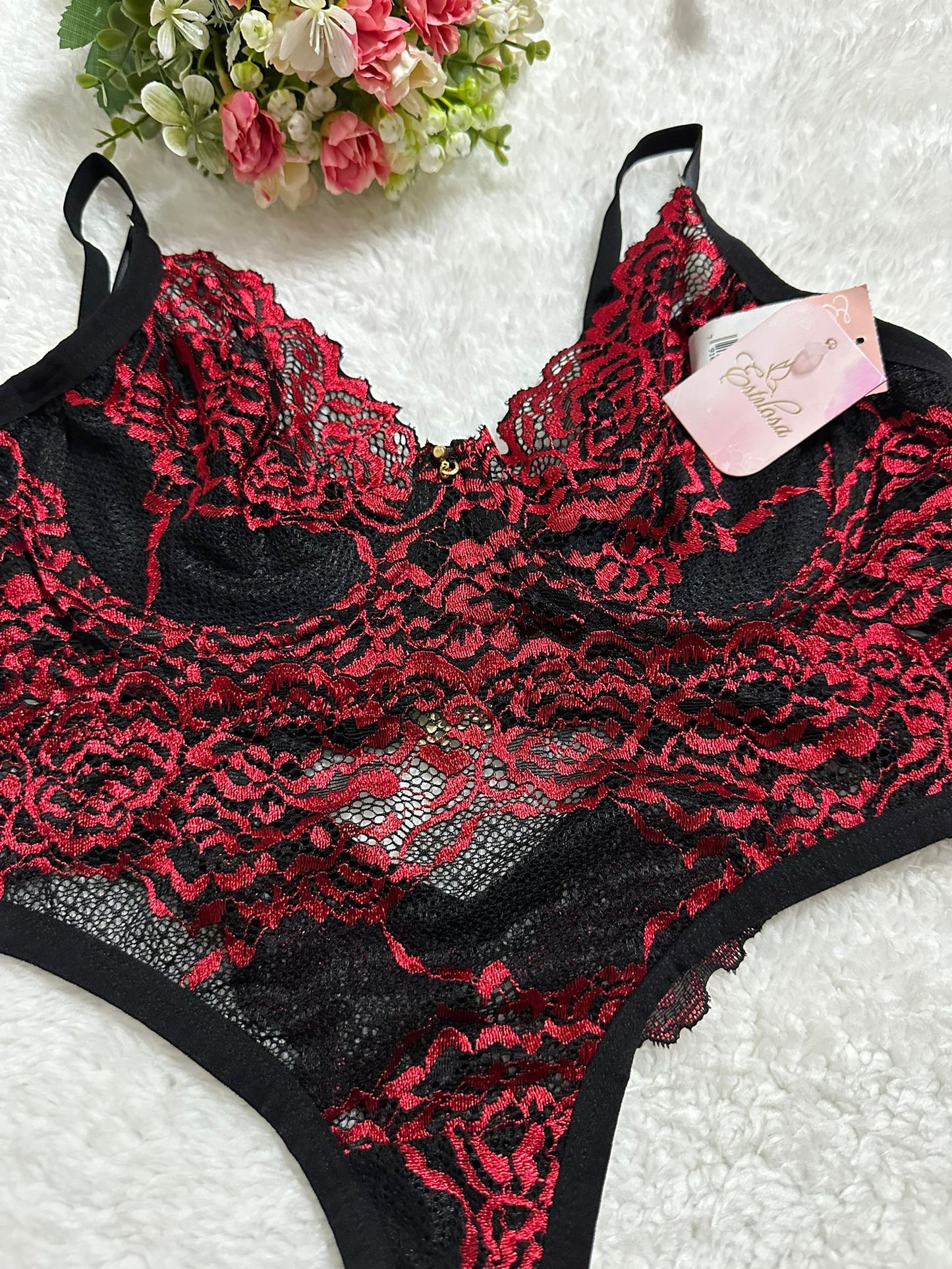 Conjunto de Lingerie Preto com Renda Vermelha Sem Bojo