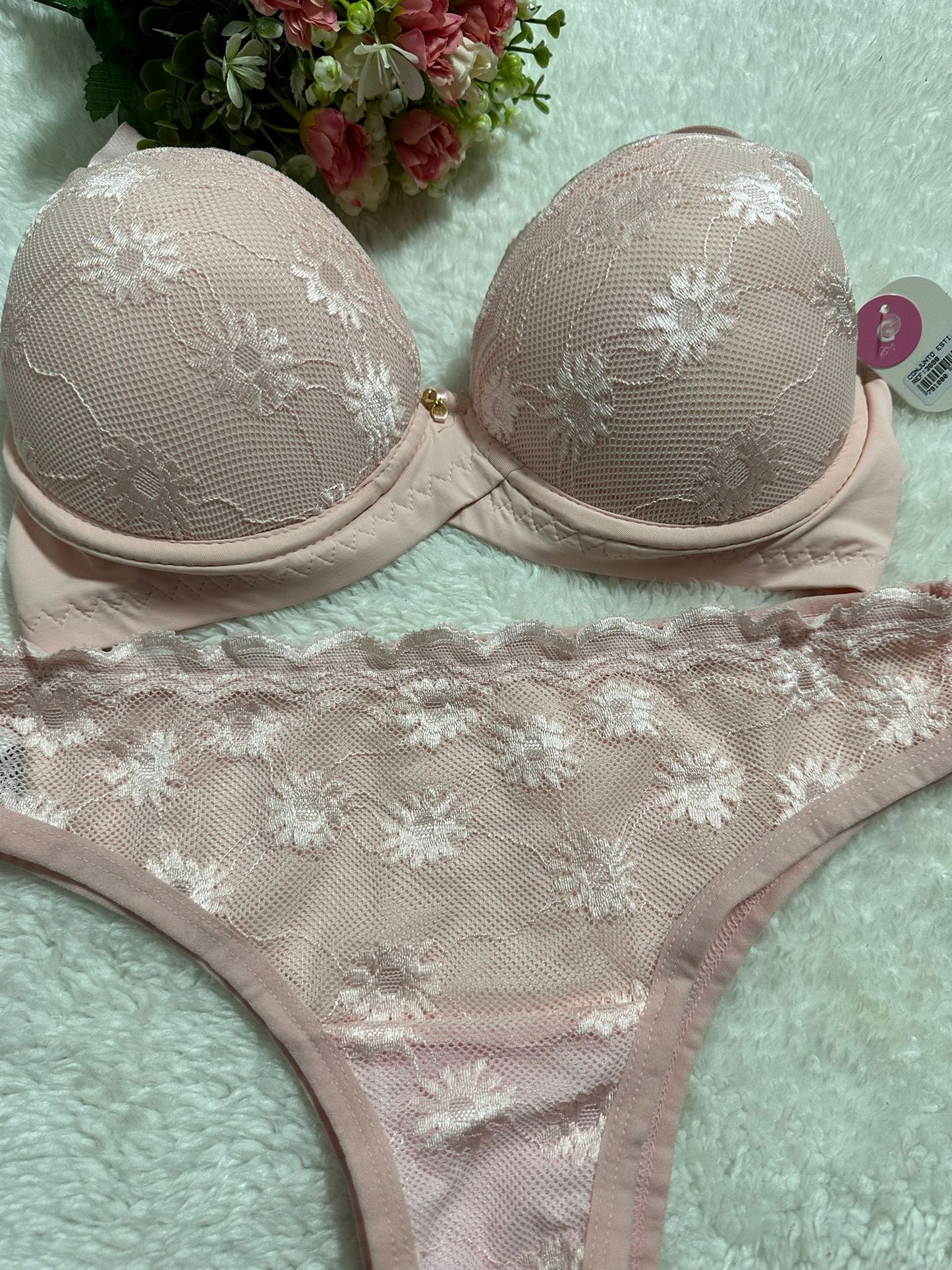 Conjunto de Lingerie Rosa Claro com Renda
