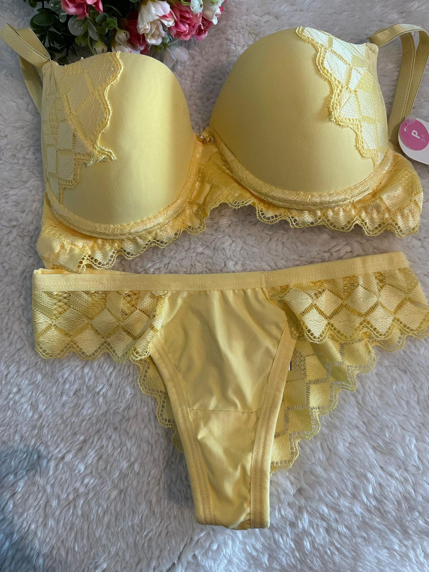 Conjunto de Lingerie Amarela Esmeralda