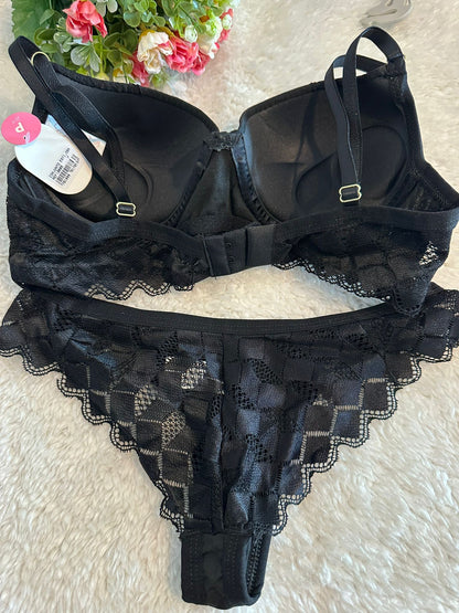 Conjunto de Lingerie Preta Suavidade