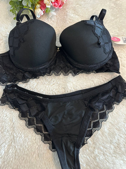 Conjunto de Lingerie Preta Suavidade