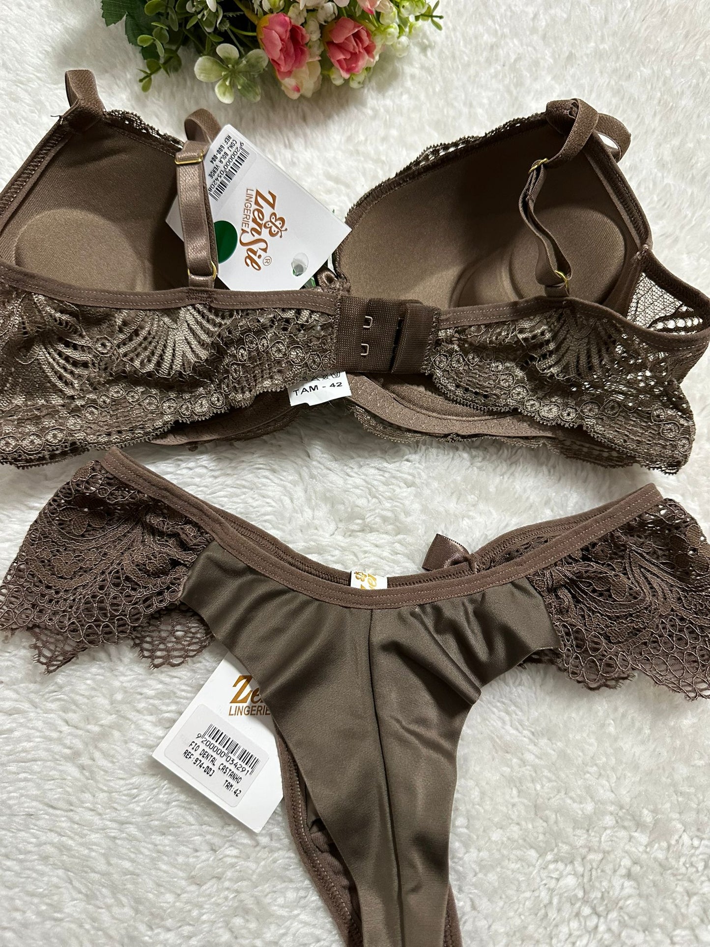Conjunto de Lingerie Marrom com Renda
