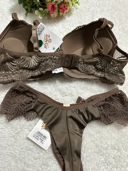 Conjunto de Lingerie Marrom com Renda