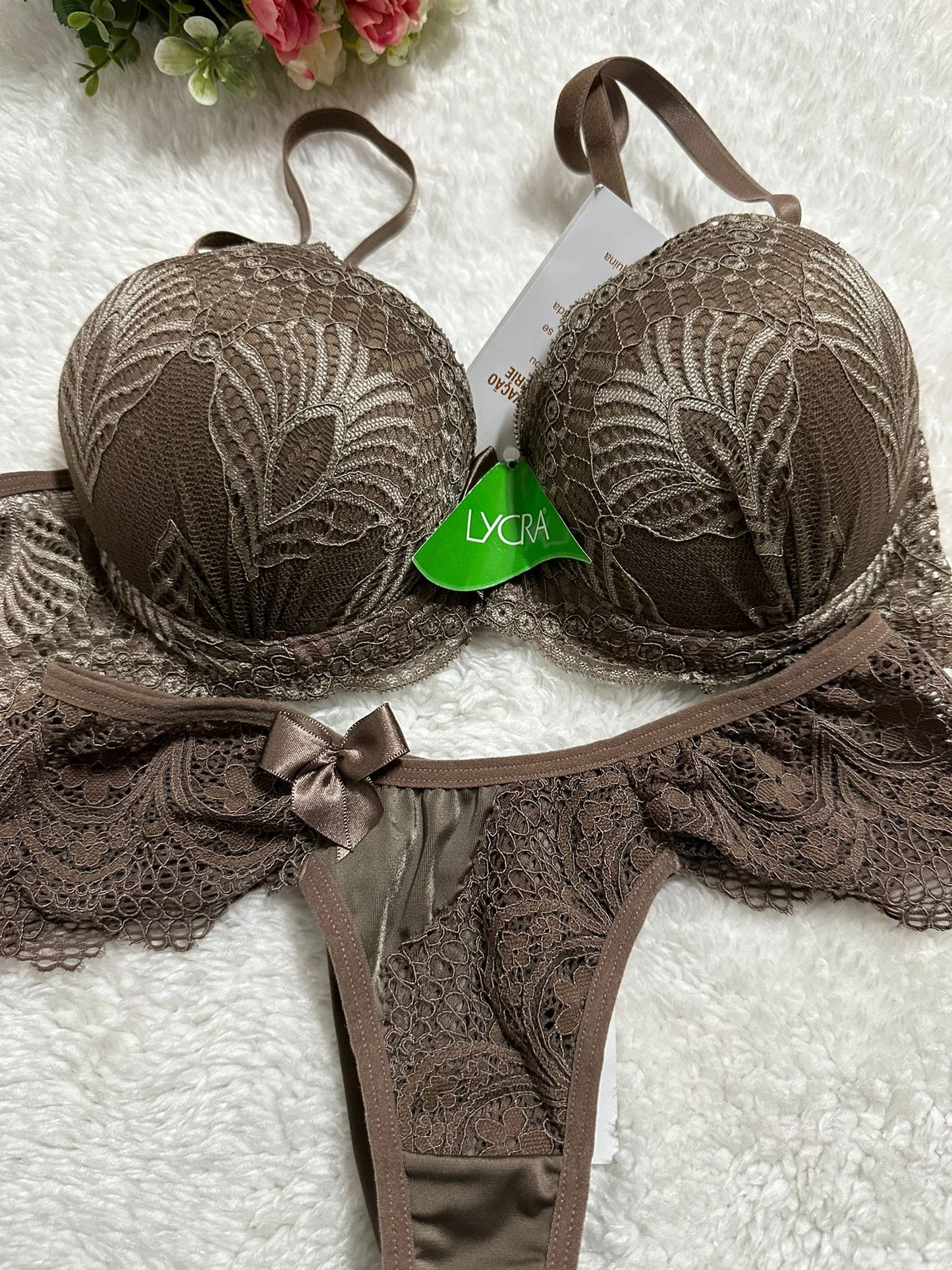 Conjunto de Lingerie Marrom com Renda